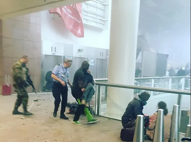 Atentate la Bruxelles. Un cui din bombe i-a străpuns pieptul și s-a oprit lângă inimă