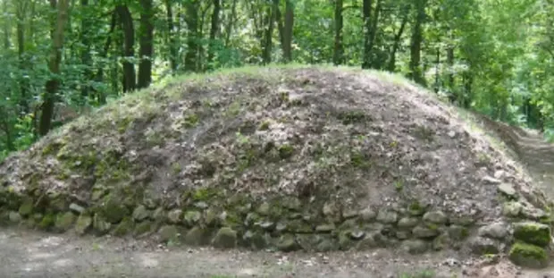 Par niște mormane de pământ, dar e descoperirea secolului. Sunt mai vechi decât piramidele