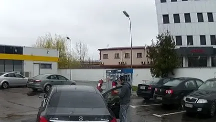 Un bărbat şi-a agresat iubita în trafic. Salvarea a venit din partea unui şofer 
