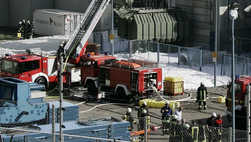 Alertă chimică în Hamburg. Autorităţile cer oamenilor să rămâne în case