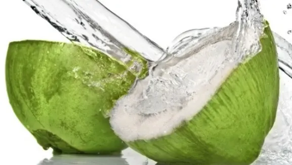 Ce se întâmplă în corpul tău dacă bei apă de cocos timp de 7 zile 