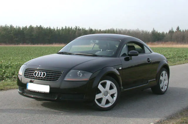Poliţiştii au oprit în trafic un Audi TT. Agenţii, ULUIŢI. Nu le-a venit să creadă cine era şoferul