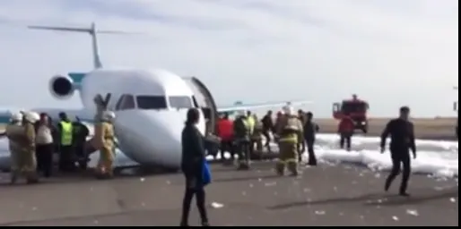 Un avion cu 116 persoane la bord a aterizat fără trenul din față