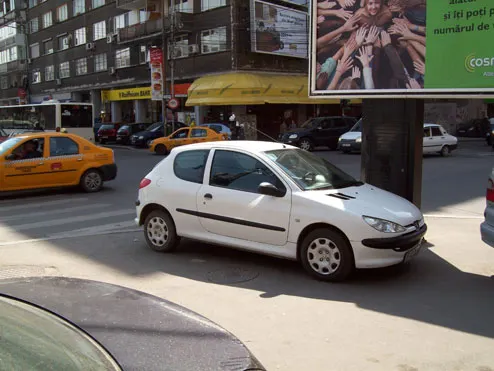 A parcat pe un loc nepermis. A doua zi, a găsit un bilet. L-a citit și a intrat în pământ de rușine