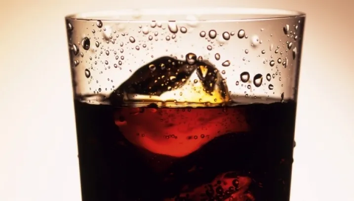 Ce se întâmplă în corpul tău când bei un singur pahar de Cola