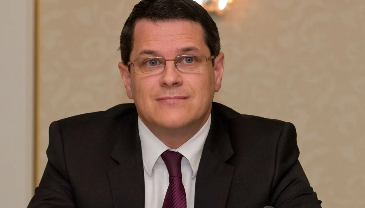 Un membru al Comisiei SRI îi cere lui Hellvig să explice relația sa cu Dragnea