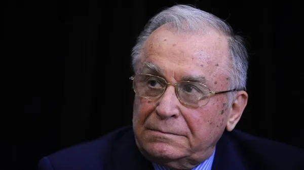 Ion Iliescu, mesaj neaşteptat pentru Regele Mihai, după ce Casa Regală a anunţat că este grav bolnav