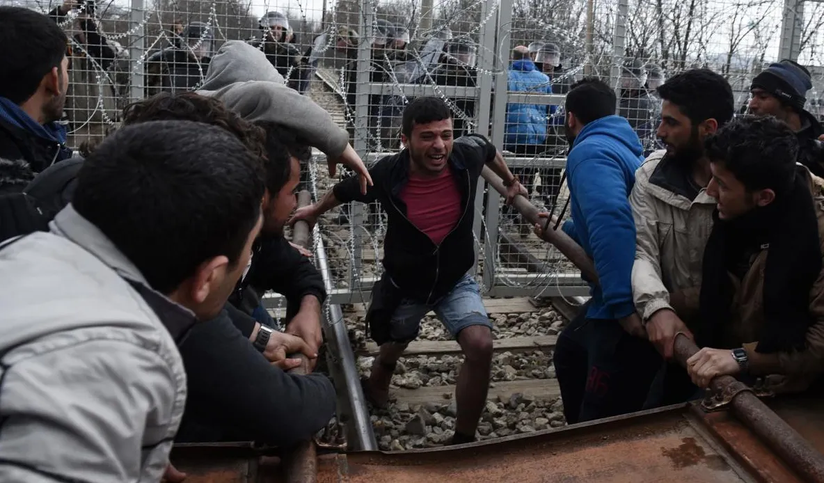 Zeci de imigranţi, răniţi la Idomeni după ce poliţiştii macedoneni au folosit gaze lacrimogene