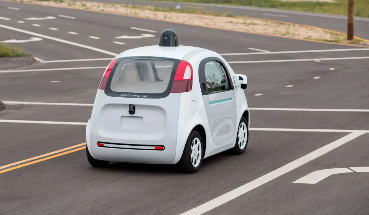 O mașină fără șofer a celor de la Google a provocat un accident