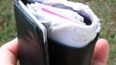 Un poliţist a găsit un portofel pe stradă. S-a uitat al cui e. ŞOC! Nu i-a venit să creadă