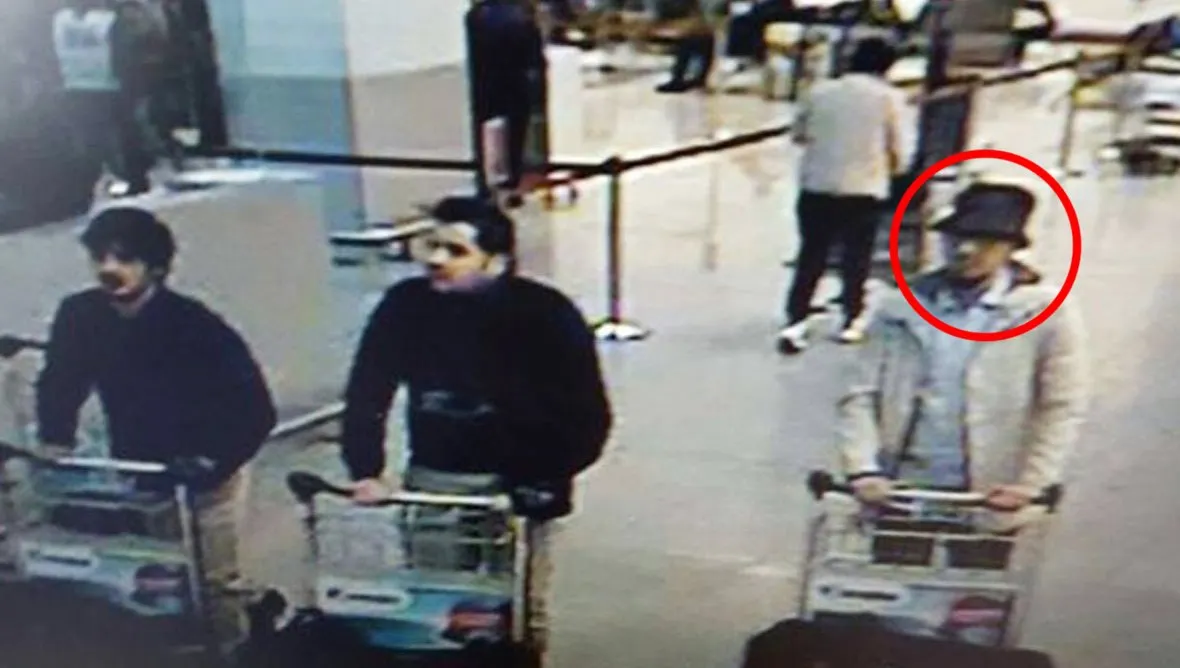 Atentate Bruxelles. Poliţia a emis un mandat de căutare pentru un suspect - FOTO
