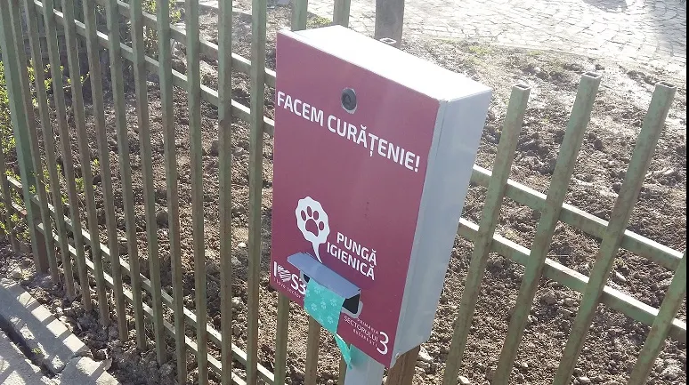Soluţie inteligentă împotriva hoţilor de pungi pentru mizeria câinilor