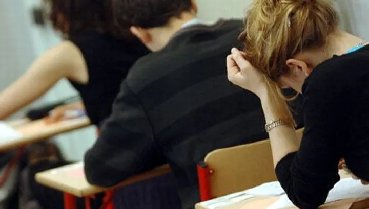 Studenții și profesorii pot participa la examene doar dacă s-au vaccinat, au avut Covid sau au test negativ. Ce Universitate a luat decizia