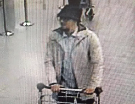 A fost identificat și al treilea terorist de la aeroportul din Buxelles. Cine este "omul în alb"