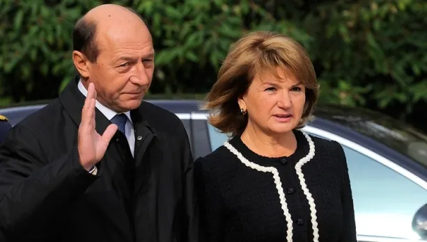 Traian Băsescu și soția sa vor să devină cetățeni moldoveni. Cererea, înaintată Președinției 