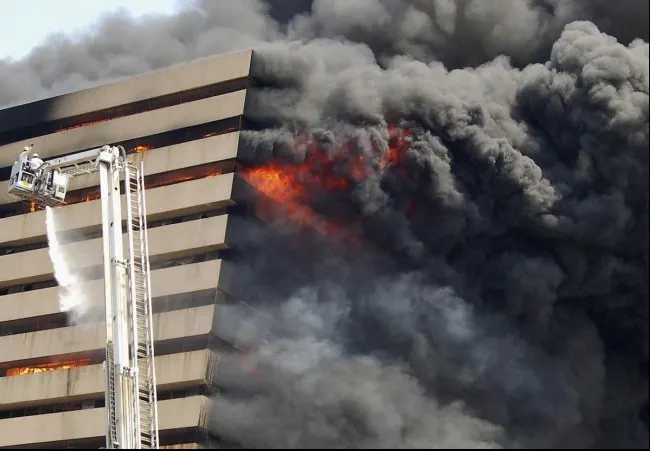 Incendiu masiv la Muzeul Național de Istorie Naturală. Focul a mistuit tot