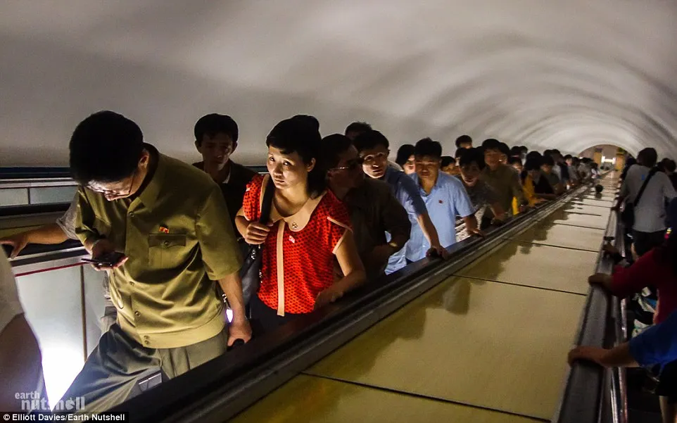 Imagini interzise din metroul din Coreea de Nord. Dictatorul nu ar vrea ca Occidentul să vadă asta