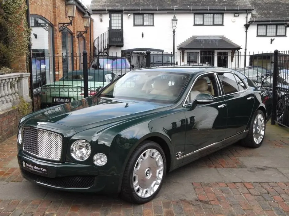 Un Bentley cu numai 9.376 km la bord, scos la vânzare. Clienţii, ŞOCAŢI când au văzut cine îl dă