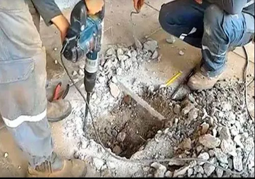 Auzeau zgomote ciudate venind de sub asfalt. Au spart pavajul și au avut un șoc. Ce au descoperit