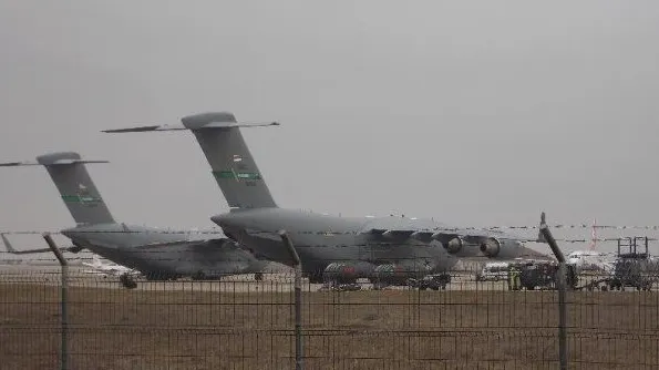 Avion militar, aterizare de urgenţă pe Mihail Kogălniceanu. Planul roşu de intervenţie, activat