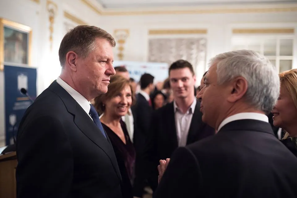 Carmen Iohannis a atras toate privirile la Washington. Cum apare la braţul preşedintelui 