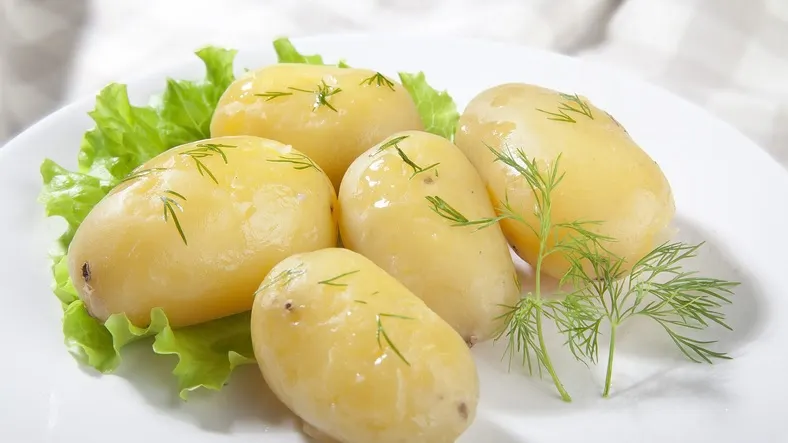 Dieta cu CARTOFI FIERŢI. Cum să slăbeşti 5 kg în patru zile