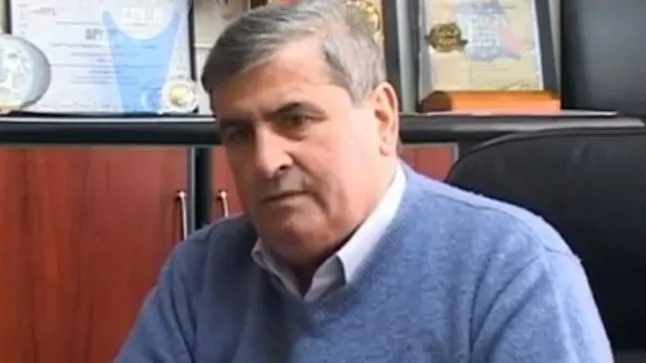 Basorelief cu chipul fostului primar, pe zidul Căminului Cultural
