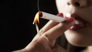 În Franţa, femeile însărcinate primesc bani să renunţe la fumat 