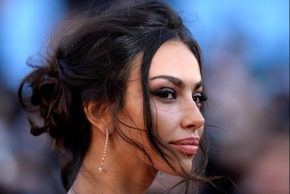 Mădălina Ghenea, în braţele unui alt bărbat celebru. S-a despărţit de designerul milionar