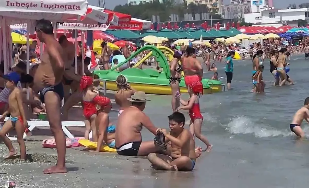Peste 80 la sută dintre turiștii cu vouchere de vacanță vor la mare și în vârf de sezon
