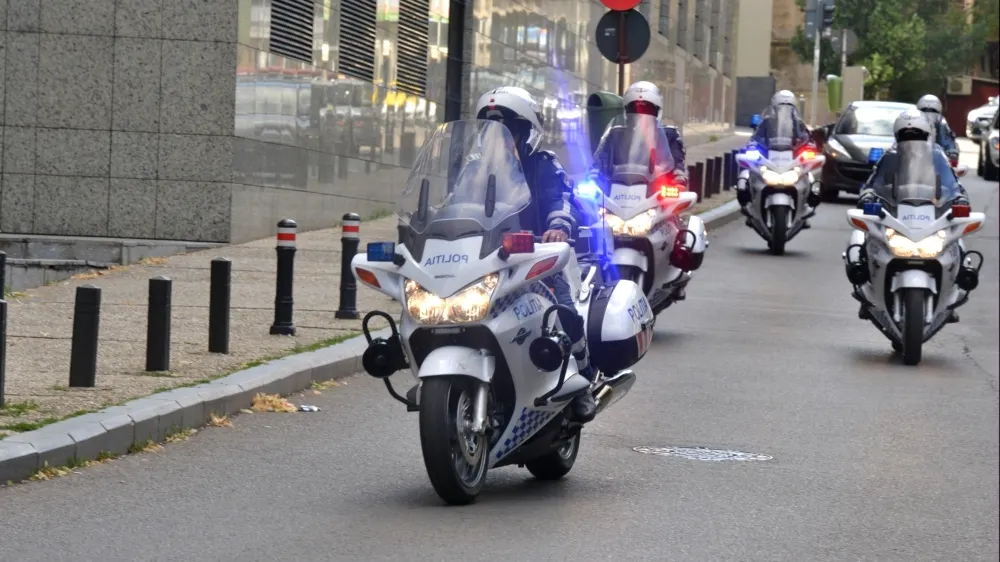 Vitezomanii nu mai au nicio şansă de scăpare. Poliţiştii şi-au scos motocicletele din garaje