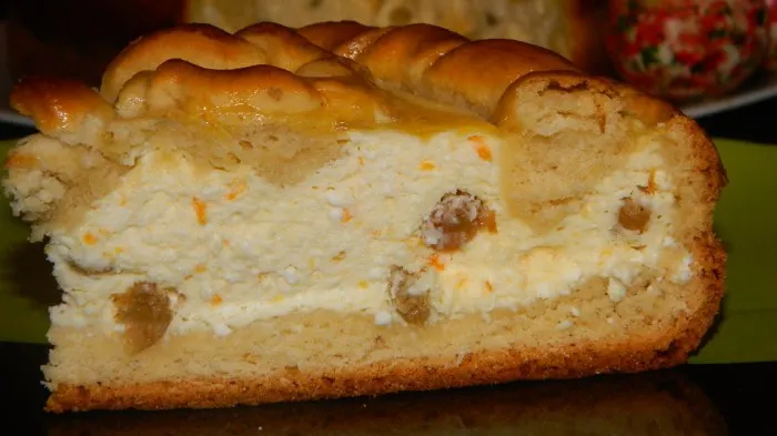 PASCA REŢETĂ. Pasca tradiţională de Paşte cu brânză dulce de vacă şi stafide