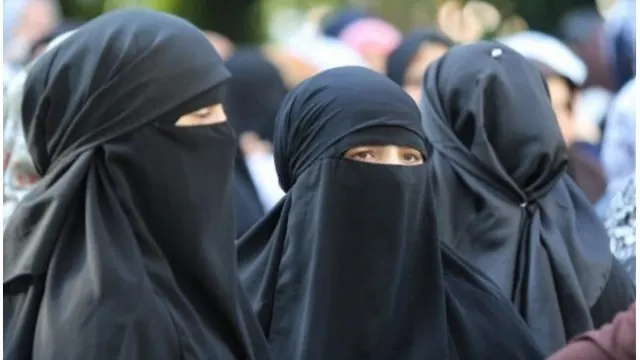 PREMIERĂ lângă România. Un oraș bulgar a interzis vălul integral, purtat de unii romi musulmani