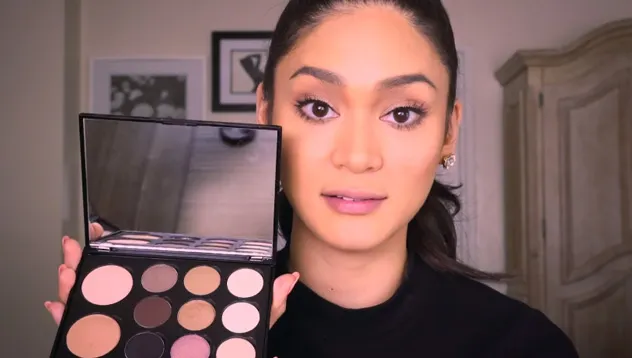 Miss Universe face tutoriale de machiaj pe internet. Ce sfaturi dă tinerelor 