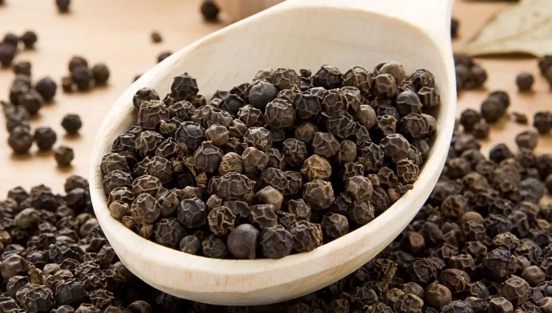 Dieta cu piper negru. Cum trebuie să foloseşti acest condiment pentru a-ţi modela silueta