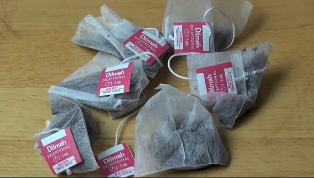 A pus pliculețe de ceai peste tot în mașină, apoi a închis portierele. Rezultatul? Peste așteptări