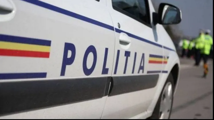 Accident pe Valea Oltului: un TIR plin cu frigidere a lovit parapetul şi a rămas suspendat