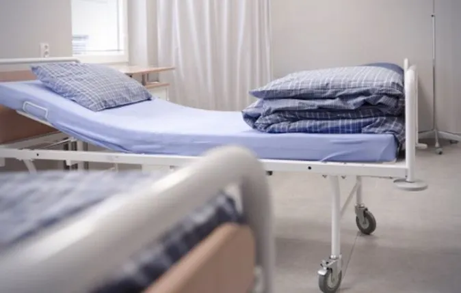Avionul în care se afla un cântăreţ colosal, aterizare de urgenţă. Vedeta, dusă la spital 