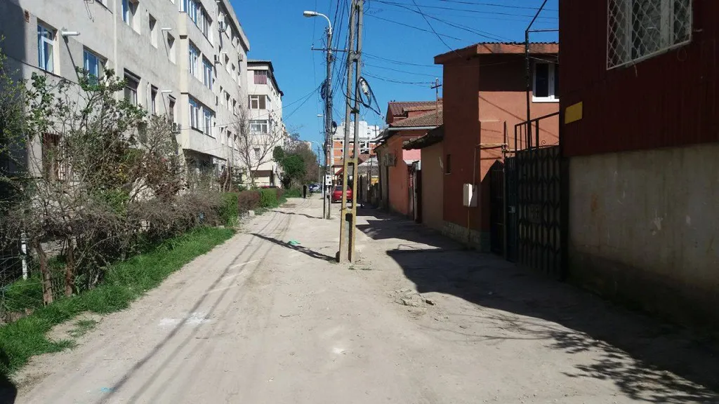 Dorel loveşte din nou, la Constanţa. Electricitatea bate strada - FOTO