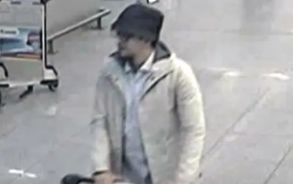 Tânărul suspectat că e "teroristul cu pălărie" din Bruxelles face dezvăluiri incredibile