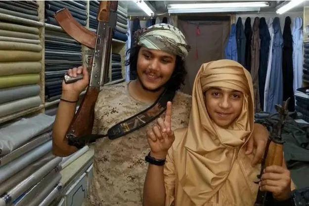 Fratele de 15 ani al unuia dintre autorii atentatelor din Paris ameninţă cu un atac terorist Europa