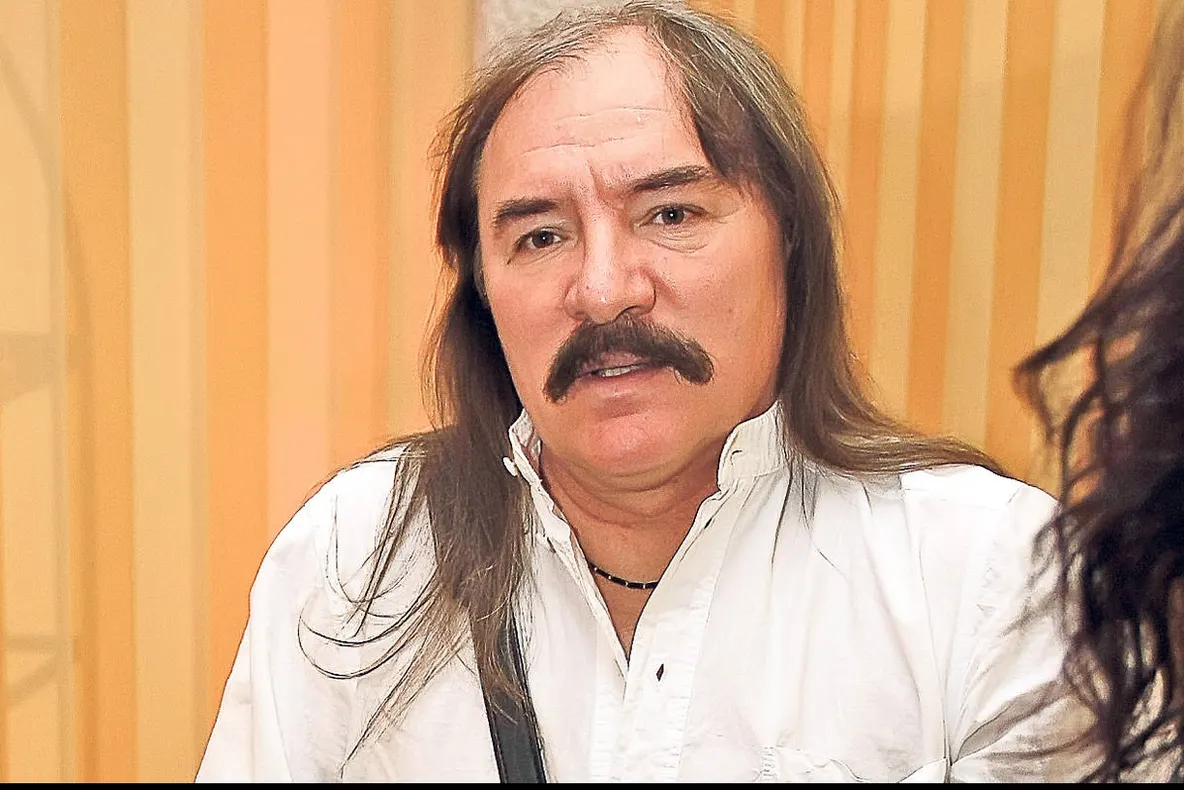 Ce a scris Vasile Șeicaru pe mormântul soției lui. E cutremurător! Toți plâng când citesc mesajul