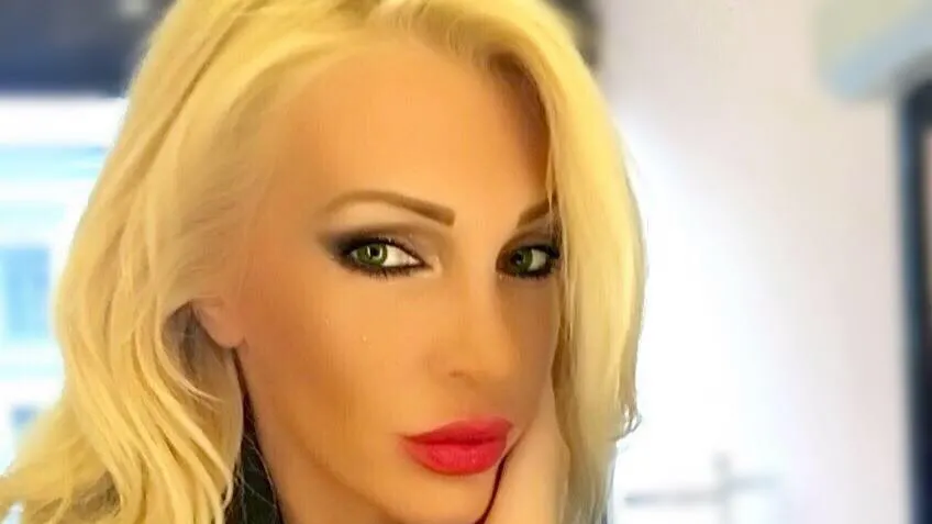 Alina Petre, cu maşina vandalizată înainte de proces 