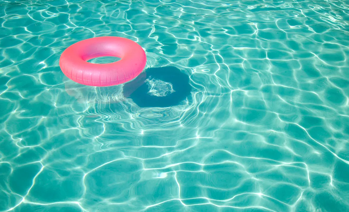 Bolile pe care le poți lua de la piscină. Iată cum te poți proteja