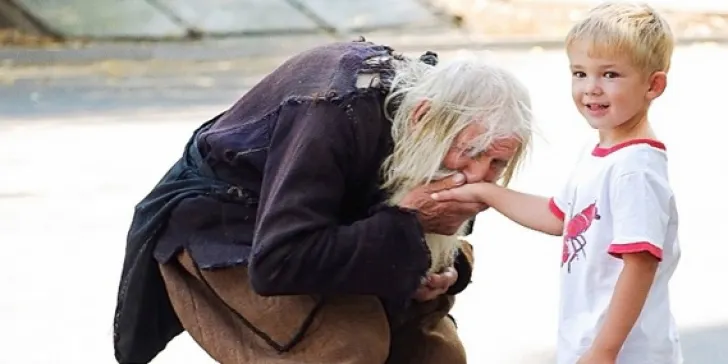 Când vei afla cine e acest bătrân, vei izbucni în lacrimi! Un SFÂNT! Toată lumea îl caută pentru...
