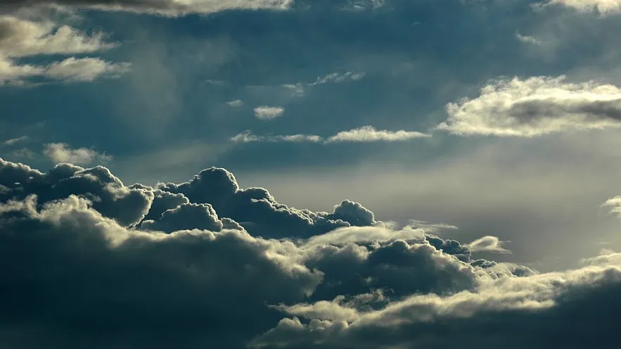 PROGNOZA METEO. Norii se adună din nou. Posibile atenţionări de vreme rea