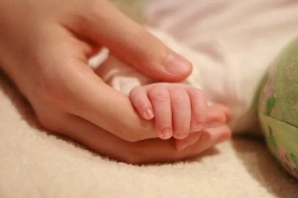 O vedetă din România, gravidă după o fertilizare in vitro. A ținut sarcina la secret