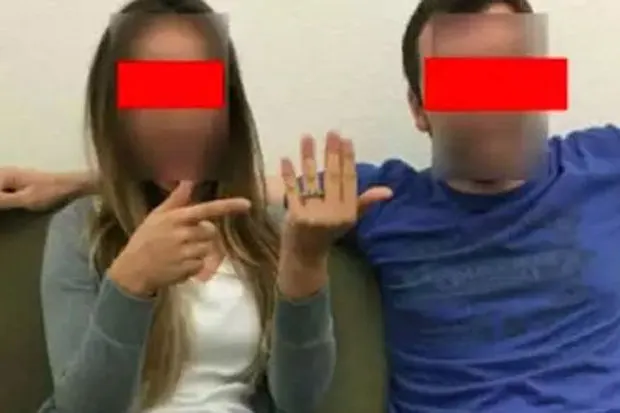 A cerut-o de soție, apoi a postat poza asta pe Facebook. Prea târziu! Secretul lor a ieșit la lumină