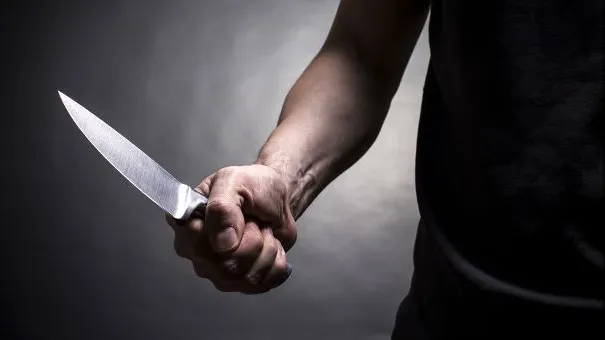 Divă pop, înjunghiată de zeci de ori de un fan