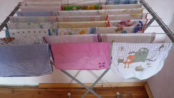 Îşi usca întotdeauna rufele în casă. Medicul a încremenit când a văzut cum arătau plămânii ei